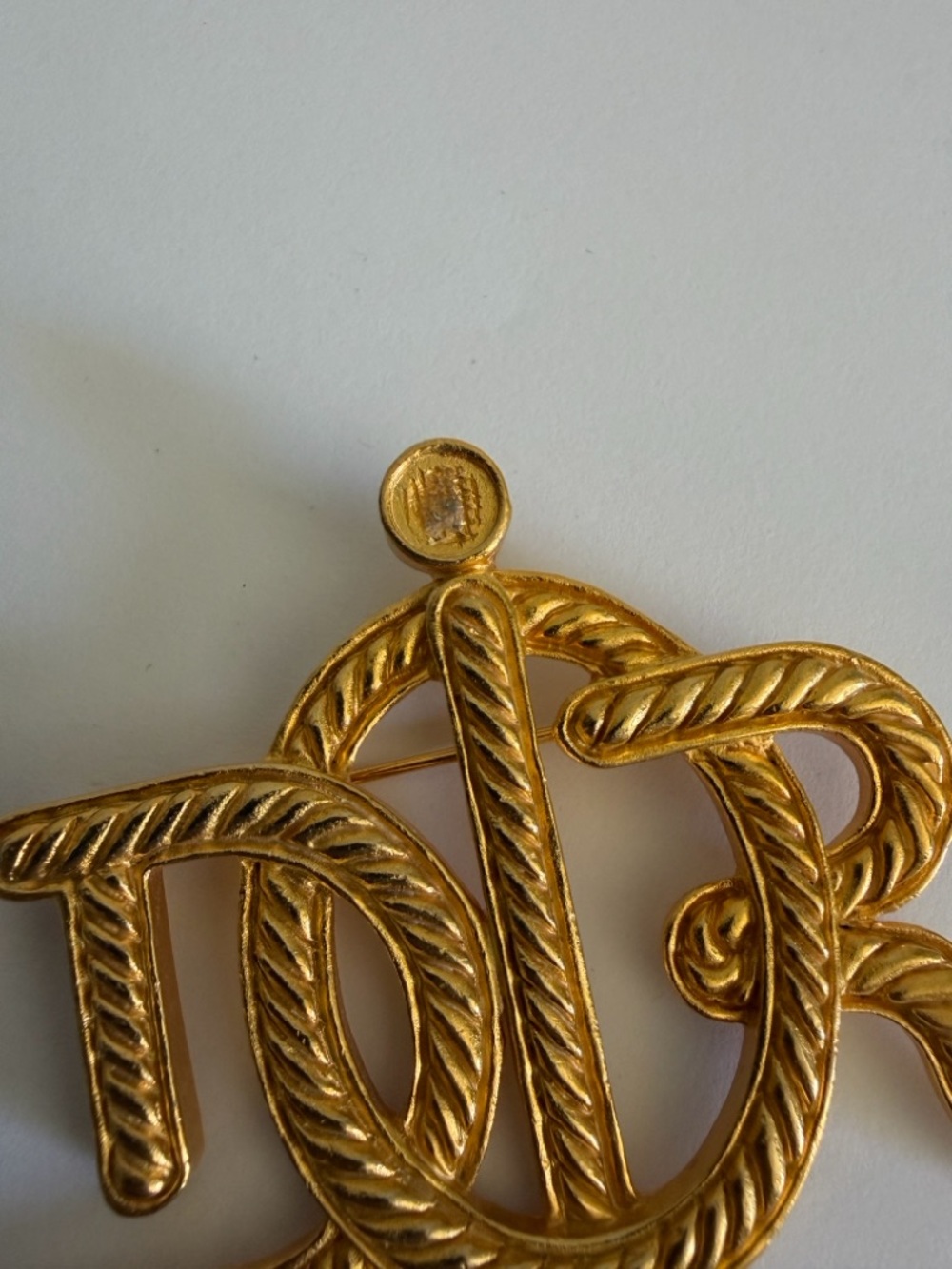 DIOR Oversized Woven Rope Design CD Logo Gold Plated 1980โs Pin Brooch Vintage - Picture 9 of 11